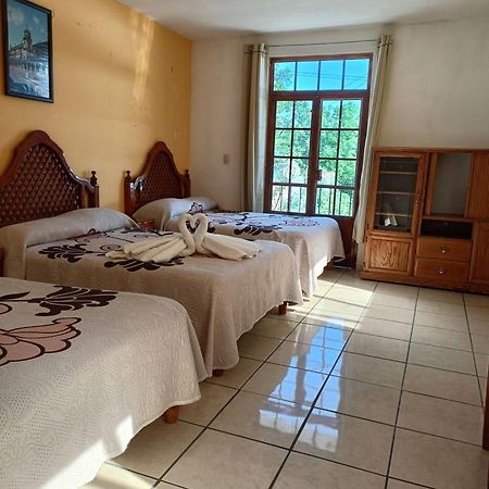 Hotel Camelinas Area Blanca Пацкуаро Екстер'єр фото