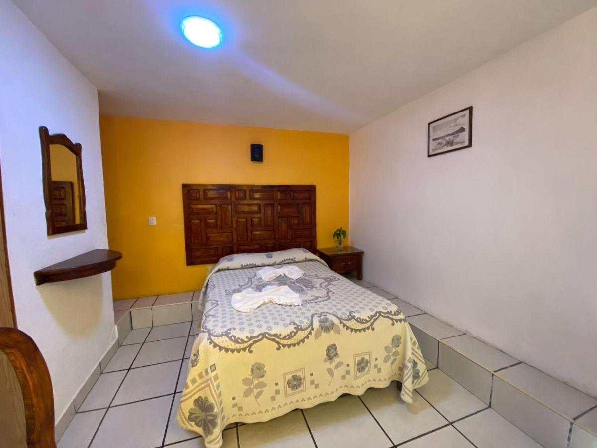 Hotel Camelinas Area Blanca Пацкуаро Екстер'єр фото