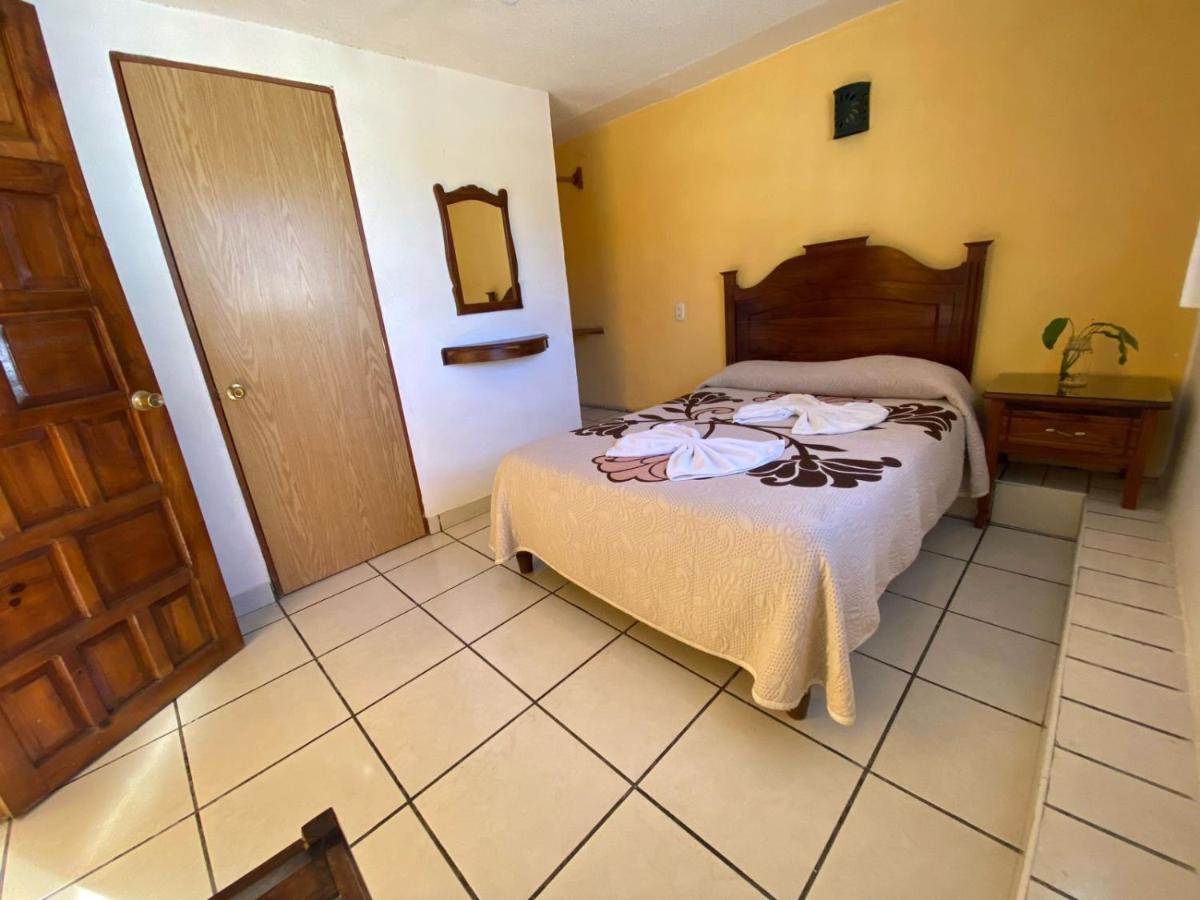 Hotel Camelinas Area Blanca Пацкуаро Екстер'єр фото