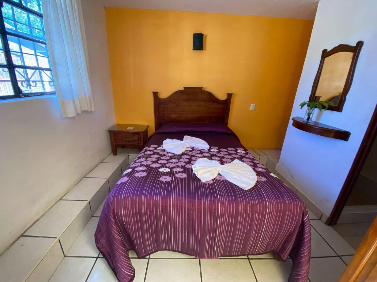 Hotel Camelinas Area Blanca Пацкуаро Екстер'єр фото
