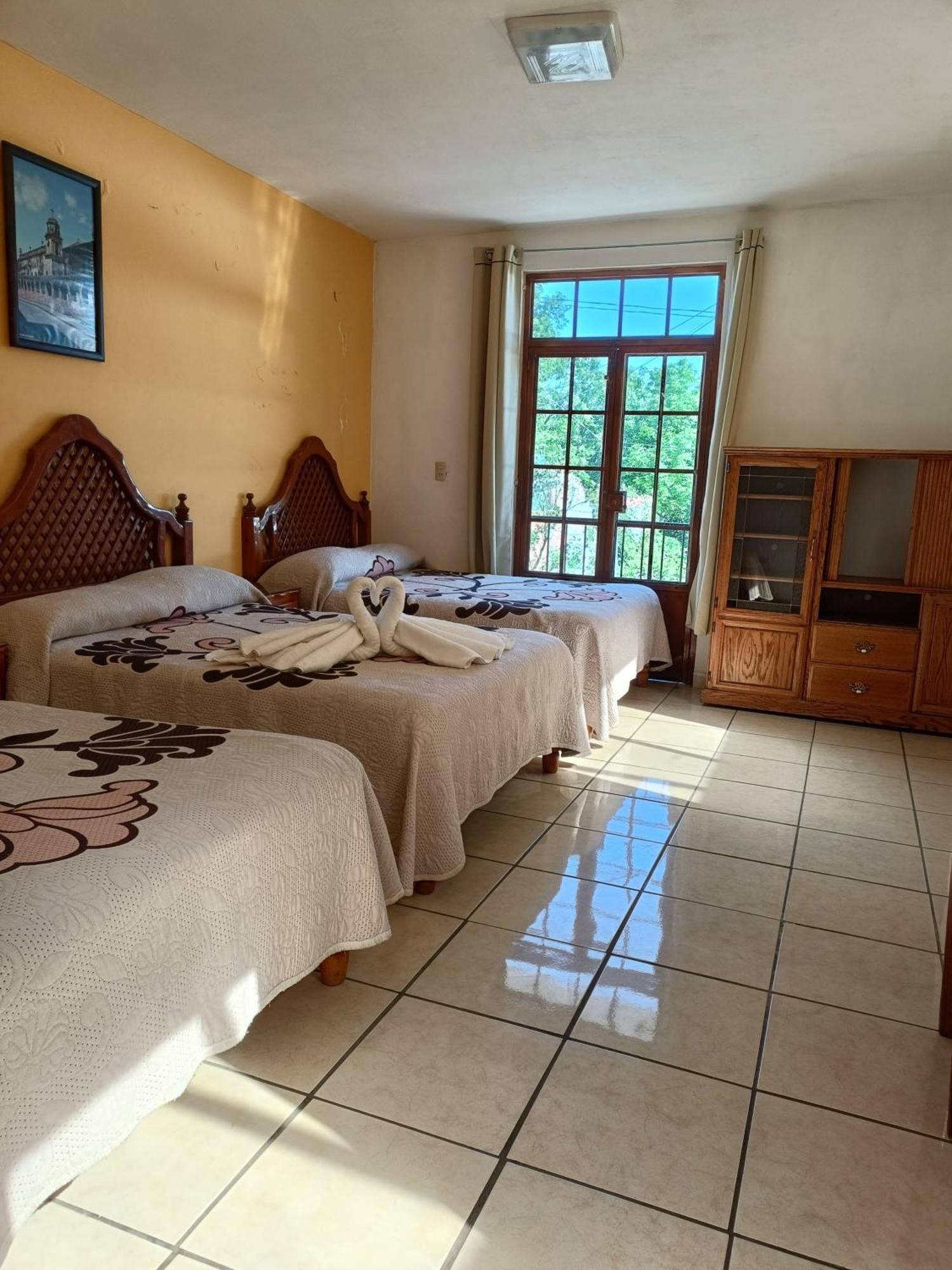Hotel Camelinas Area Blanca Пацкуаро Екстер'єр фото