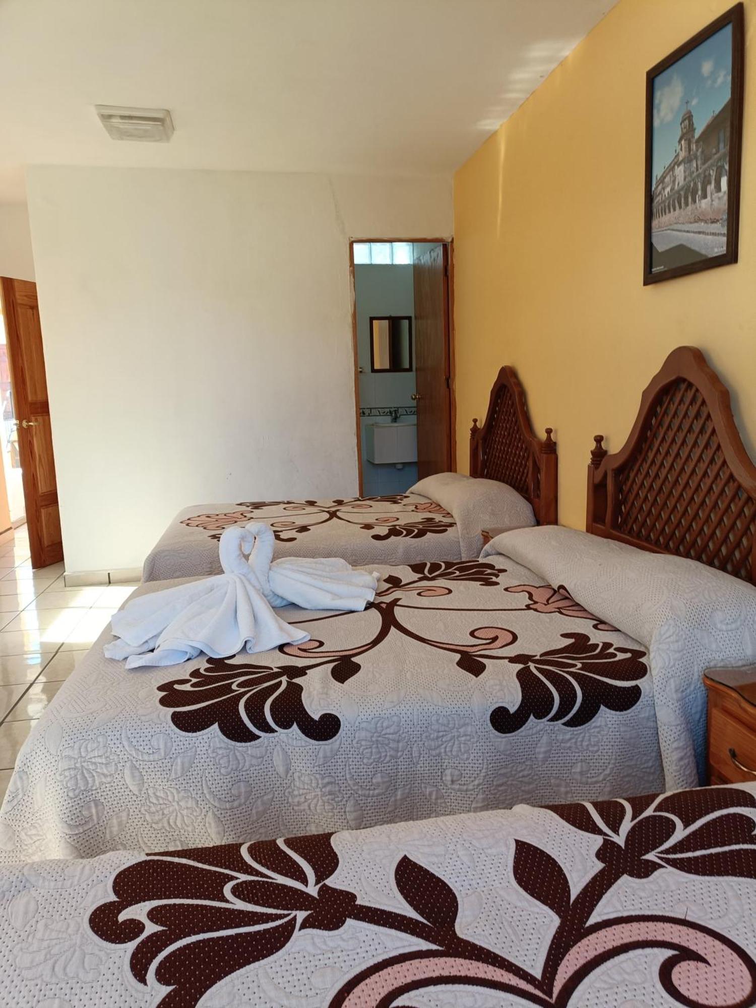 Hotel Camelinas Area Blanca Пацкуаро Екстер'єр фото